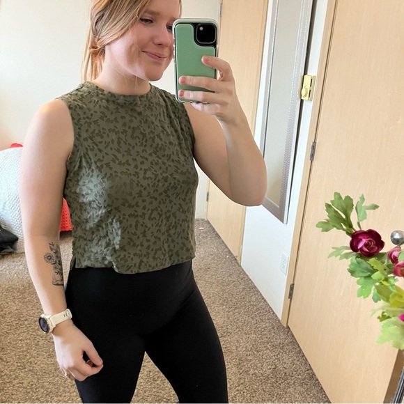 Women’s All in motion Size Small Cropped Muscle Workout Tank Top in Green - Picture 1 of 6